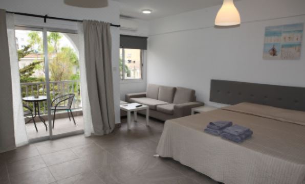 Polyxeni Hotel Apartments - Housity