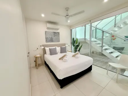 Pool Resort Port Douglas Отели рядом с достопримечательностью «Flames of the Forest»