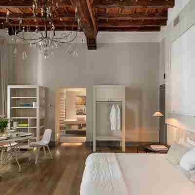 GombitHotel Rooms