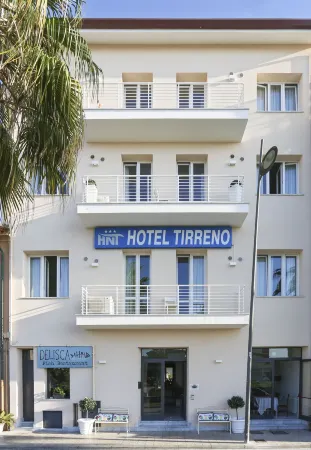 Hotel Nuovo Tirreno Отели в г. Камайоре
