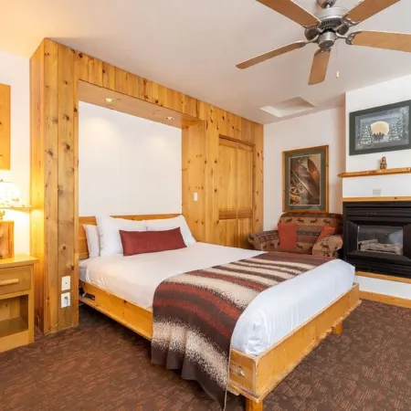 Red Wolf Lakeside Lodge