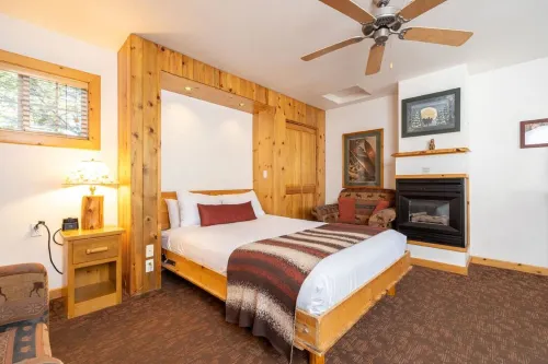 Red Wolf Lakeside Lodge