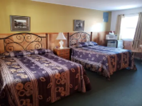 The Colonial Motel Hotels in Roxbury