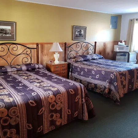 The Colonial Motel Hotels in Roxbury