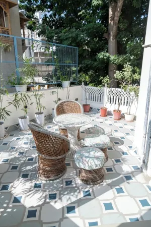 Girisadan - A City Centre Boutique Hotel Отели рядом с достопримечательностью «Бапу Базар»