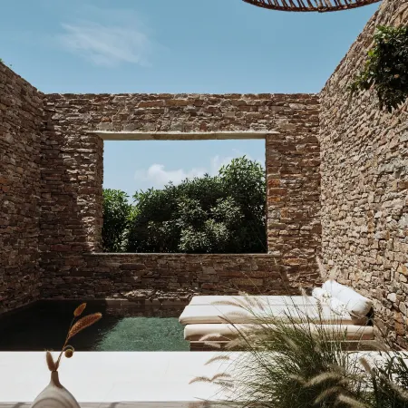 Nos Hotel & Villas