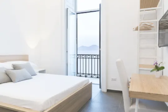 ラックス B&B ポジリポ周辺のホテル