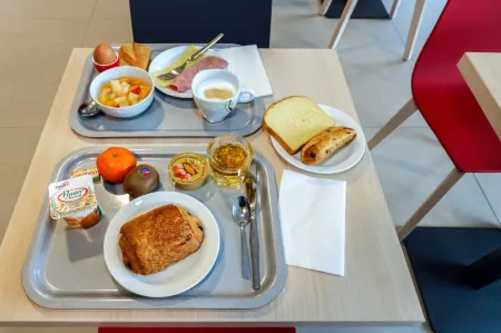 Hotel Arena Toulouse Отели в г. Кен-Фонсегрив