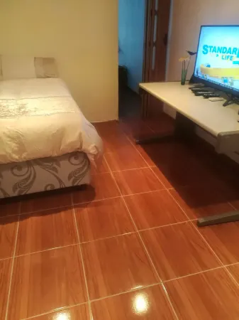 Naisar Royal White Apartment Отели рядом с достопримечательностью «Germiston Lake»