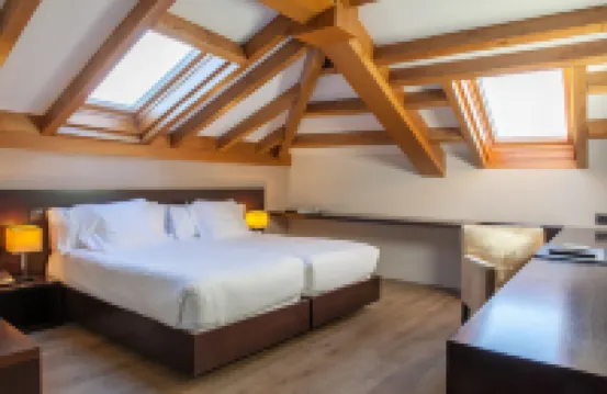 Hotel San Miguel Hoteles cerca de Monasterio de San Martín Pinario