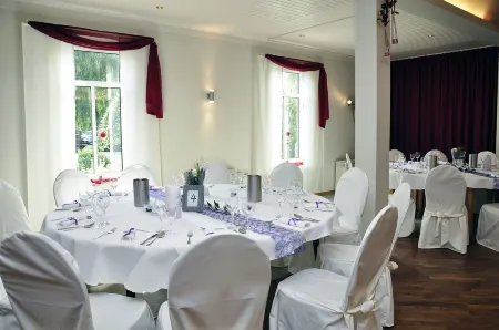 Hotel & Restaurant Zum Deutschen Hause Отели в г. Ольденбург