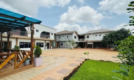 Dafika Lodge Отели рядом с достопримечательностью «Tema Cocoa Processing Company (CPC)»