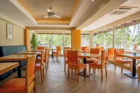 Coral Costa Caribe Beach Resort - All Inclusive - bar