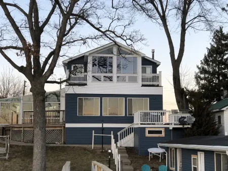 Alexander's Landing Отели рядом с достопримечательностью «Индиана Бич Бордуолк Резорт»