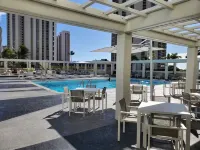LSI Resorts at Ala Moana - Rooftop Pools
