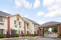 Super 8 by Wyndham Monee Hotels near Beecher,IL Park