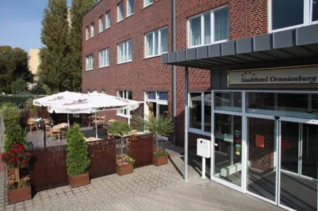 Stadthotel Oranienburg Отели в г. Фельтен