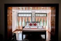 Lakefront Home Hotel - balcony