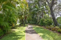 Paradise Grove Holiday Apartments