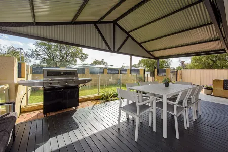 Sea Renity on Earnshaw Отели рядом с достопримечательностью «Залив Джограф»