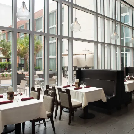 DoubleTree by Hilton Hotel and Suites Charleston Airport