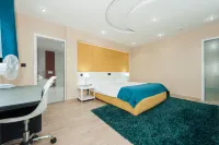 Hotel Phenix Hotel dekat Collegiale Saints Pierre et Guidon