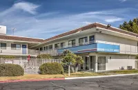 Motel 6 Mojave, CA - Pet friendly