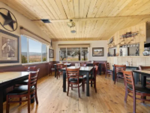 Broken Spur Inn & Steakhouse Hotels in Wayne County