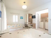 Irini Studios โรงแรมใกล้หาด Plaka Beach