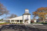 Suburban Studios Mentor - Cleveland Northeast Hotels in Willoughby