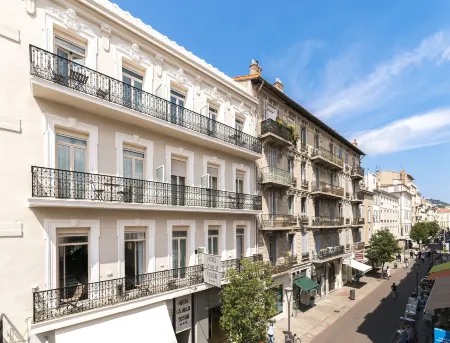 Hôtel la Villa Tosca Отели рядом с достопримечательностью «Rue Meynadier»