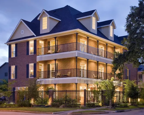 La Maison in Midtown an Urban B&B Hotels near Ensemble/HCC Station