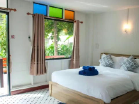 Banchomchan Hotels in Lan Saka