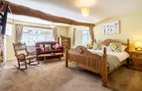 New Inn Hotels in Sampford Courtenay