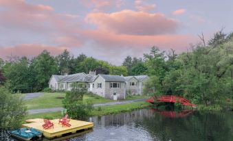 Game Farm Villa by Avantstay 10Bdr, Private Pond, Spa, Pool Family-Friendly