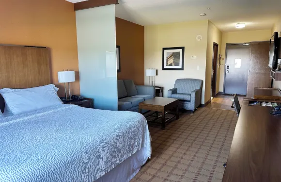 埃德蒙頓機場福朋喜來登酒店