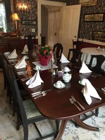 Carrier Houses Bed & Breakfast Отели в г. Логан Стор