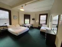 The Occidental Hotel Các khách sạn gần Công viên Hyde Barracks