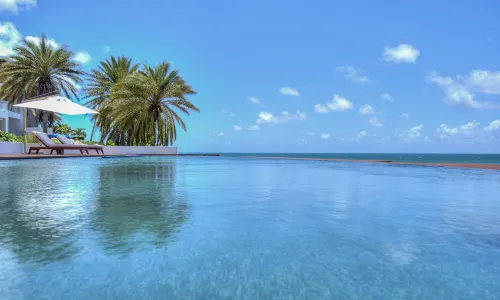Hodges Bay Resort & Spa