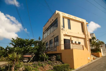 First Street Okinawa Yomitan-Son Oceans -Seven Hotels and Resorts- Отели рядом с достопримечательностью «Lazor Garden Alivila Cristea Church»