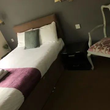 The Monk & Tipster - Housity