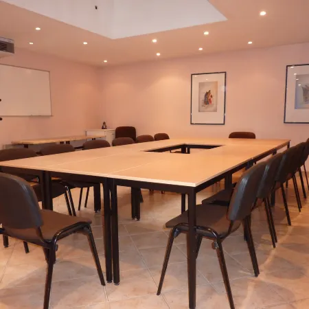 Hôtel Couvent du Franciscain Centre Ville Отели рядом с достопримечательностью «Европейский суд по правам человека»