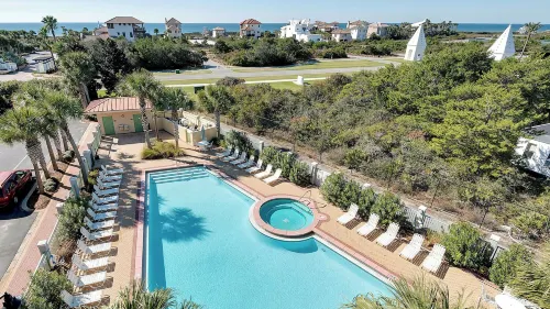 Charming Studio for 2 - Pool Views - Next Door to Alys! - parking