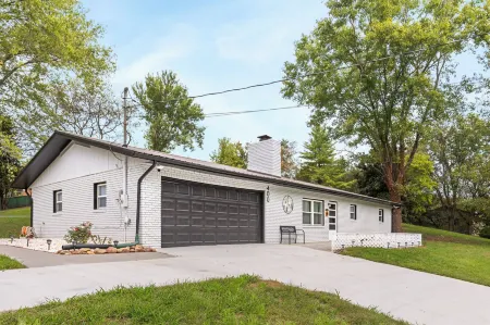 Noir Manor 3BR House Отели рядом с достопримечательностью «D Garden»