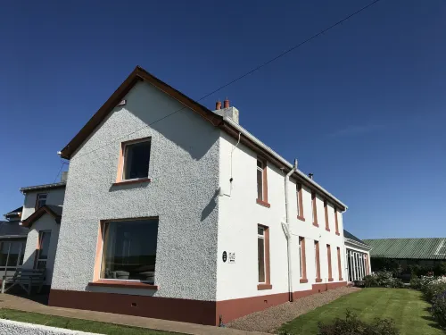 Carnside Guest House - Homestays