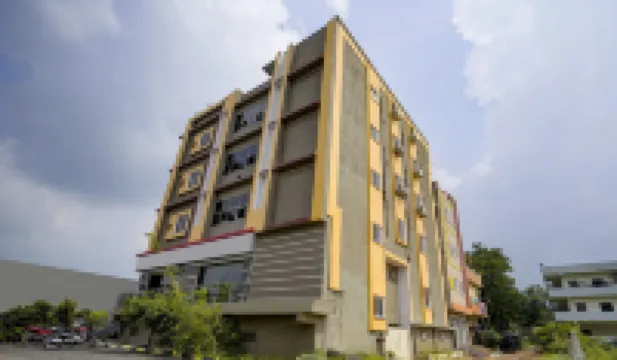 FabHotel Galaxy Shamshabed Hotel a 