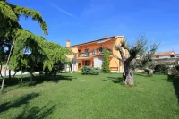 Nice Apartment with Large Garden