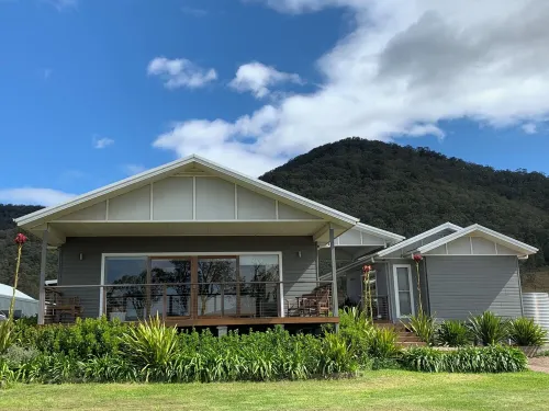 modern family farmhouse with valley views Hotels in Paterson