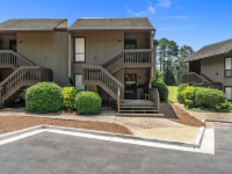 NEW reno! Walk to Pinehurst CC, The Cradle and enjoy the indoor putting green! Hotels in Pinehurst