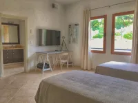 2-Bed Designer Apartment Sleeps 4 Resort Pool - Sea View